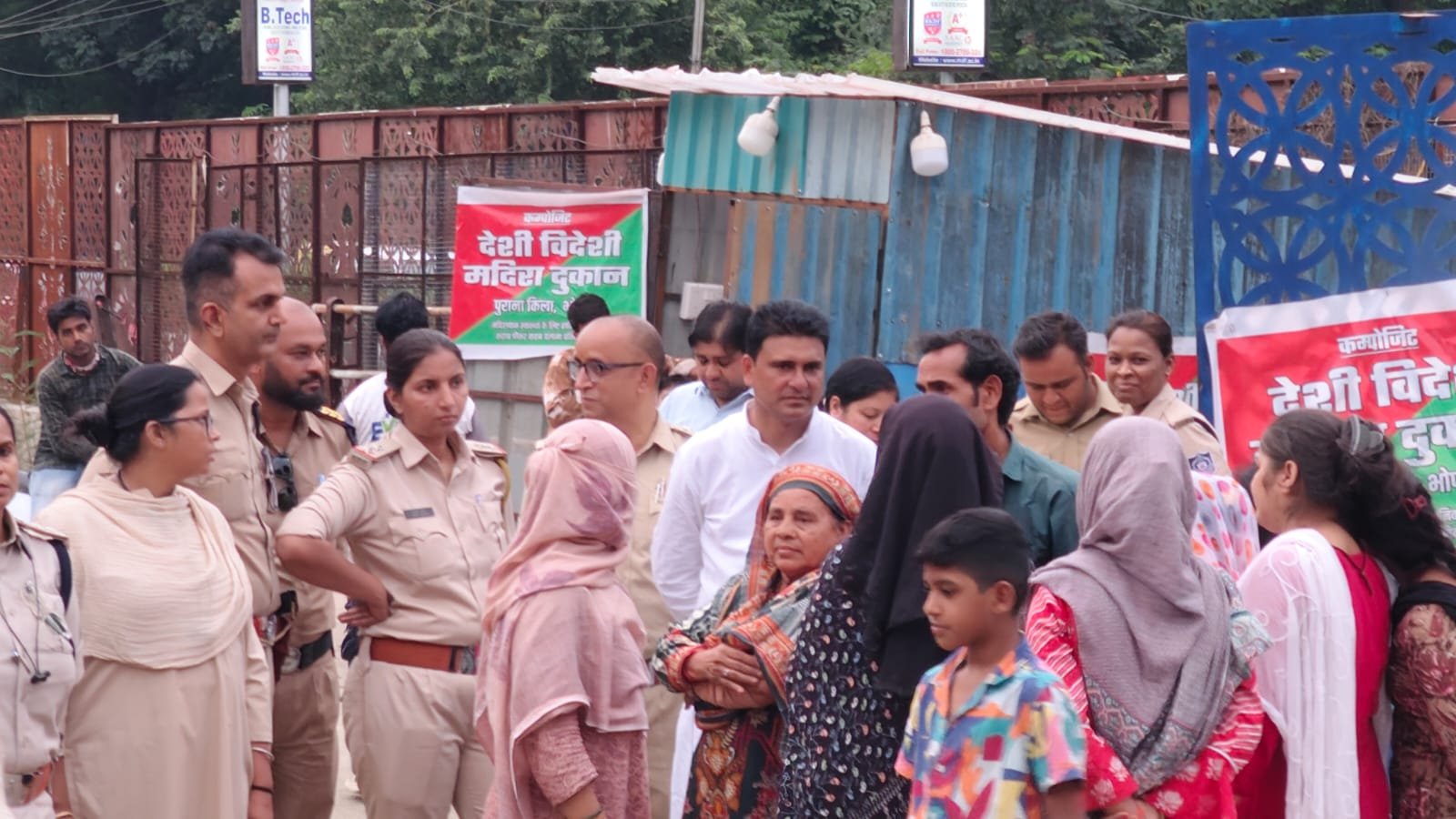 Women's protest against liquor shop in Bhopal
